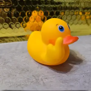 (image for) Middle Finger Duck w/ Shades