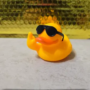 (image for) Middle Finger Duck w/ Shades